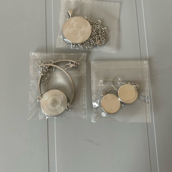 Sunflower Daisy Cabochon Glass Pendant Necklace Bracelet Set - Picture 3 of 4